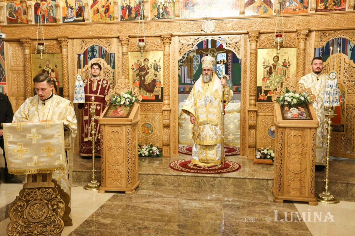 Episcopul Trimitundei cinstit la biserica sa din Buzău 196332