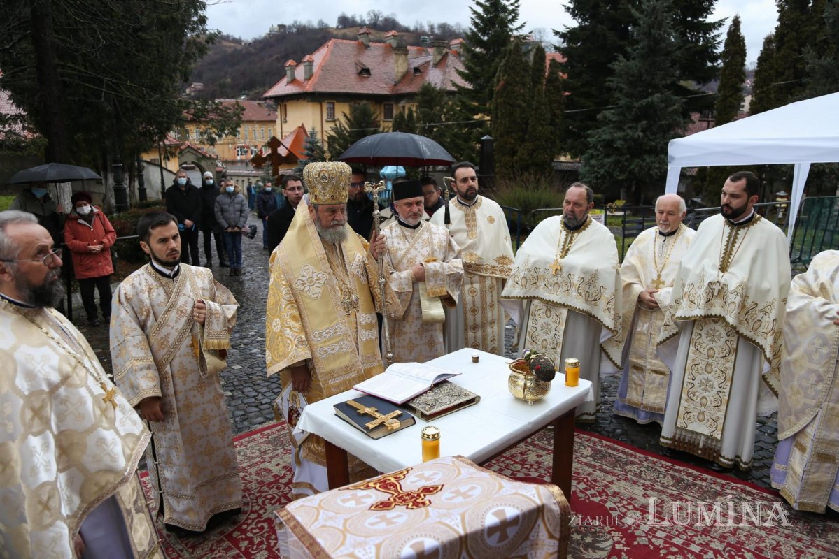 Resfinţirea Altarului Bisericii „Sfântul Nicolae” din Şcheii Braşovului 196335