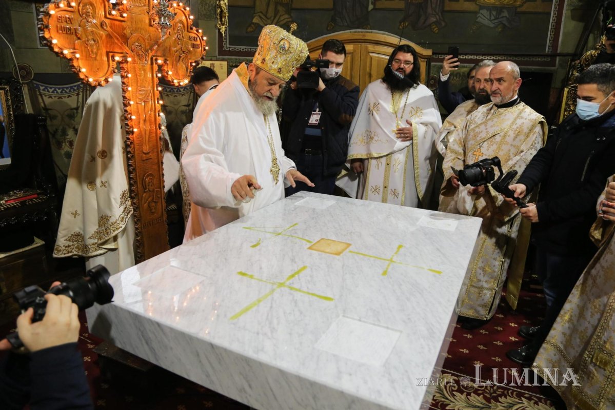 Resfinţirea Altarului Bisericii „Sfântul Nicolae” din Şcheii Braşovului 196336