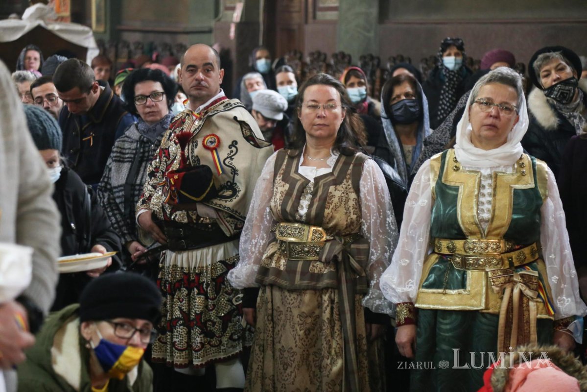 Resfinţirea Altarului Bisericii „Sfântul Nicolae” din Şcheii Braşovului 196338