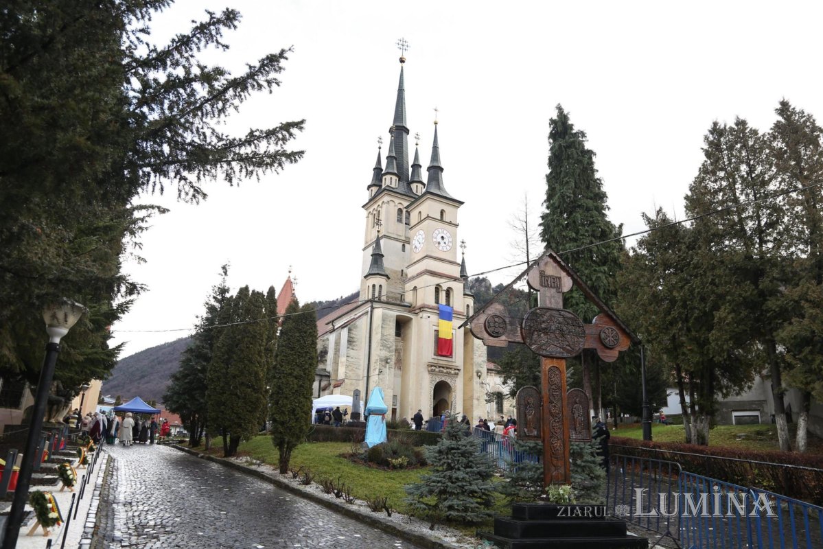 Resfinţirea Altarului Bisericii „Sfântul Nicolae” din Şcheii Braşovului 196339