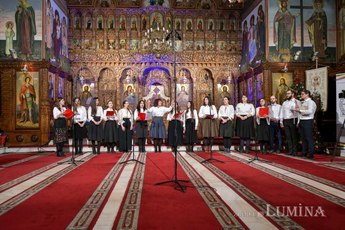 A 11-a ediție a concertului caritabil „După datini colindăm!” în Capitală 196816