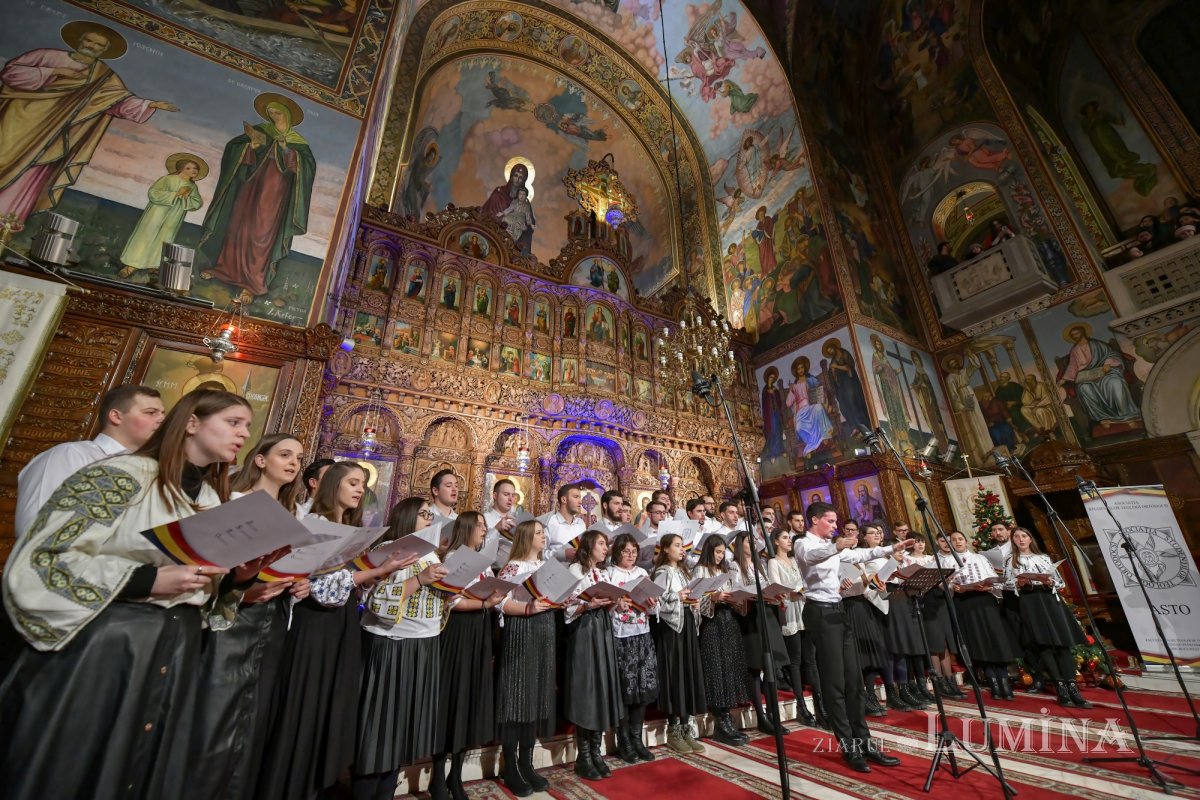 A 11-a ediție a concertului caritabil „După datini colindăm!” în Capitală 196824