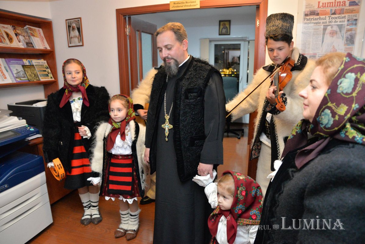 Colindători din Maramureș la redacția „Ziarului Lumina” al Patriarhiei Române 197099