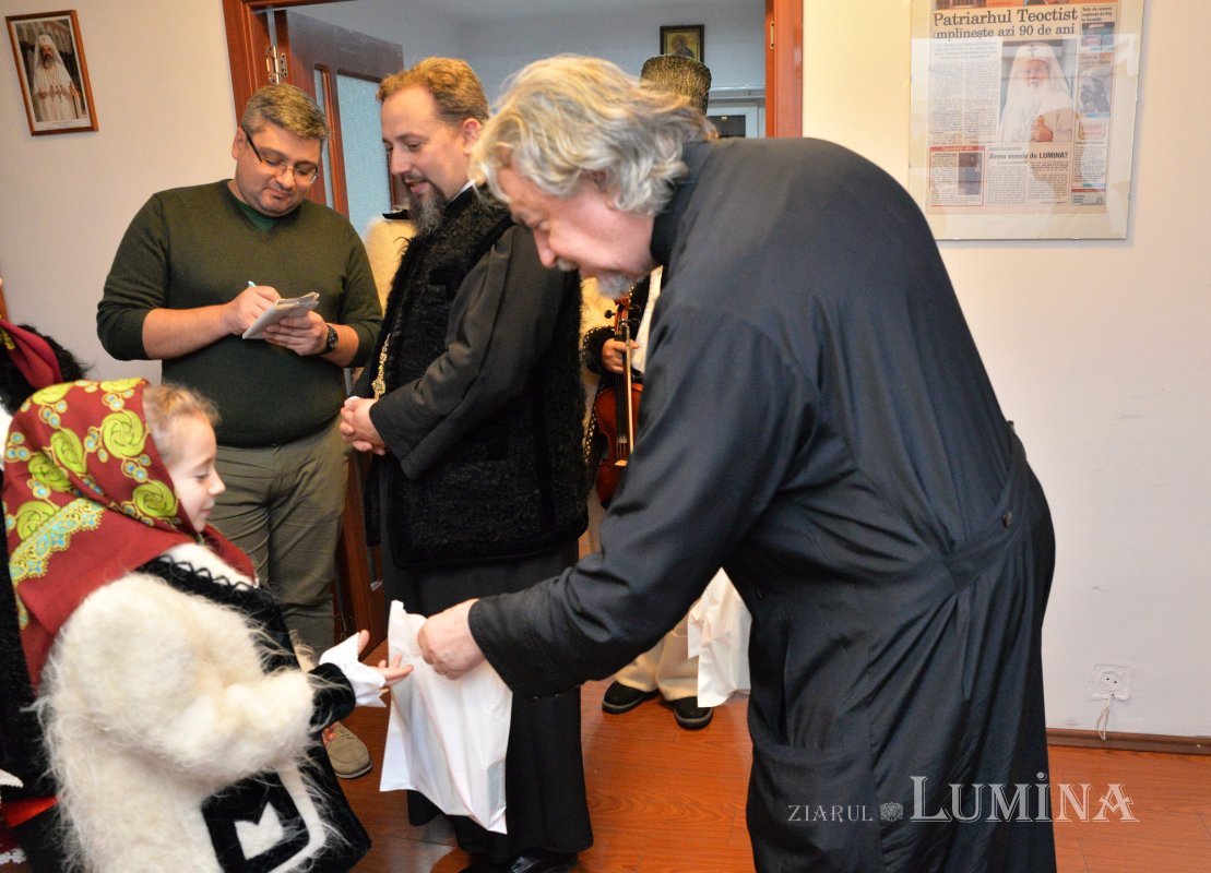Colindători din Maramureș la redacția „Ziarului Lumina” al Patriarhiei Române 197146