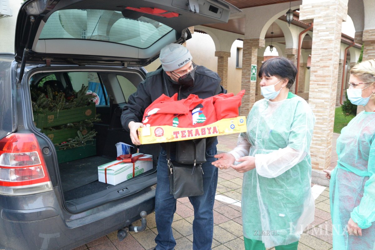 Daruri oferite beneficiarilor Centrului „Sfântul Nectarie” din București 197071