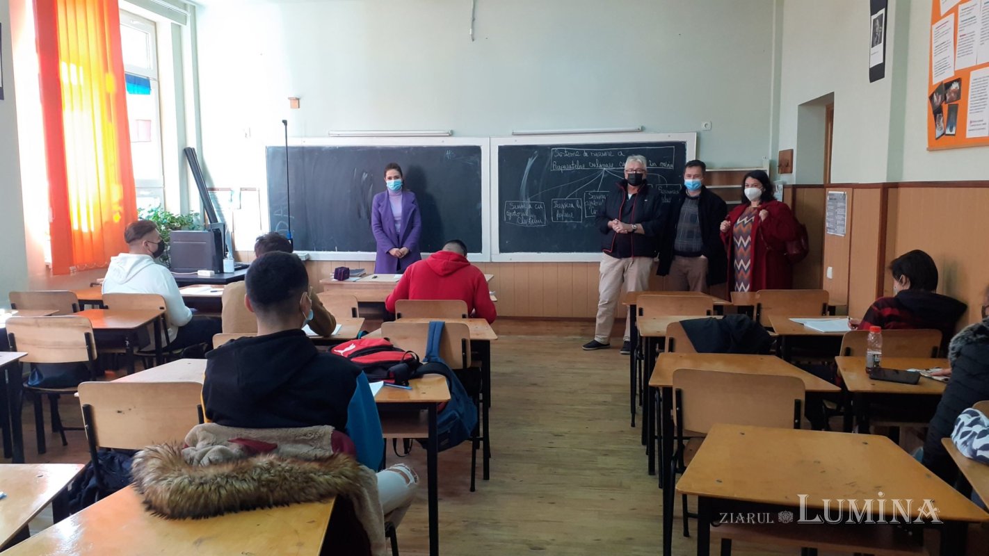 Proiect social implementat în şcoli şi licee din judeţul Sibiu  196874