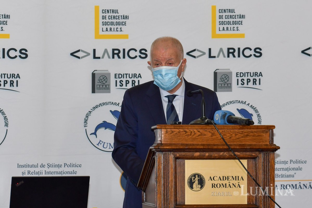 89,8% dintre români cred în Dumnezeu 196982