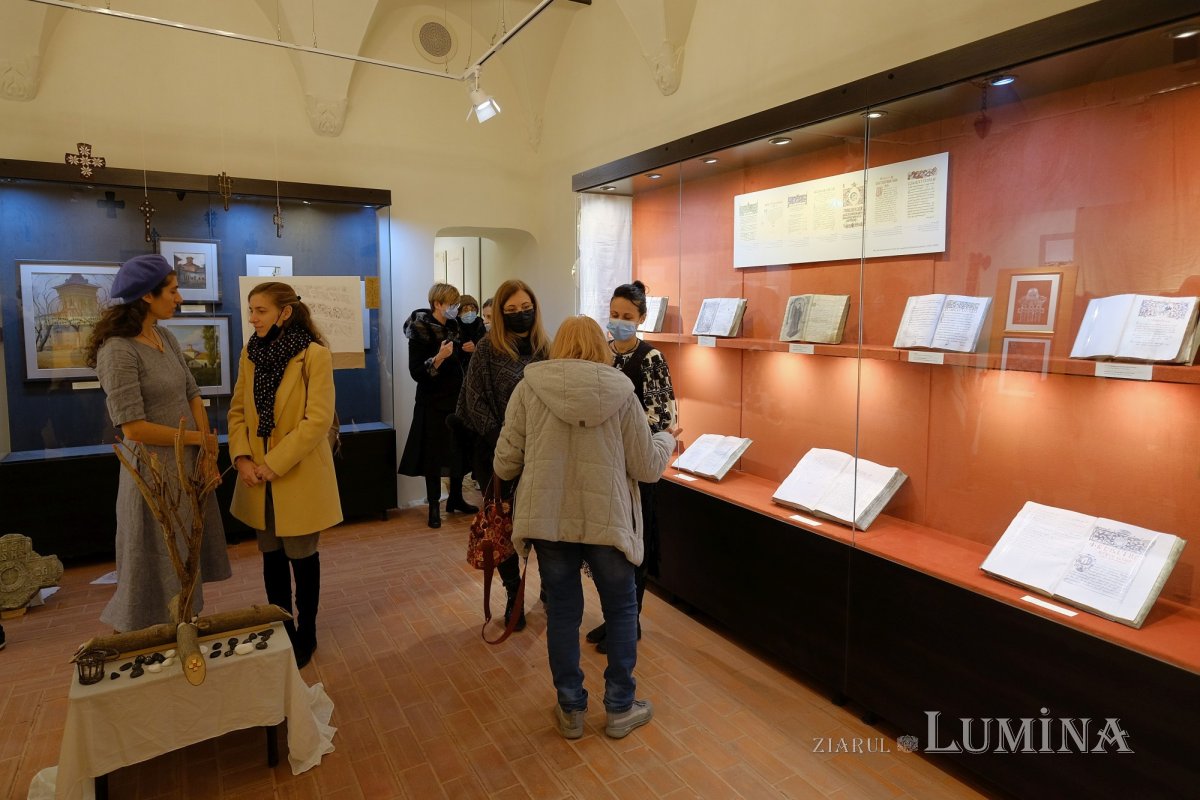 Vernisajul expoziției „Închinare Sfintei Cruci” la muzeul Mănăstirii Antim 197321