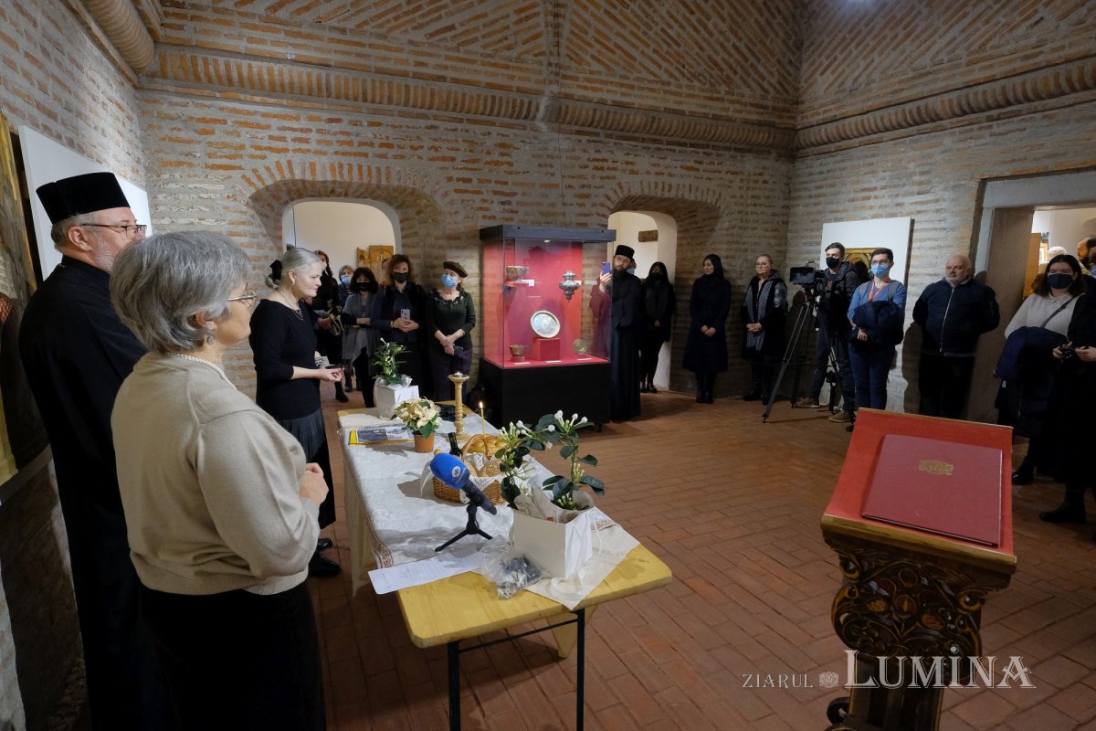 Vernisajul expoziției „Închinare Sfintei Cruci” la muzeul Mănăstirii Antim 197332