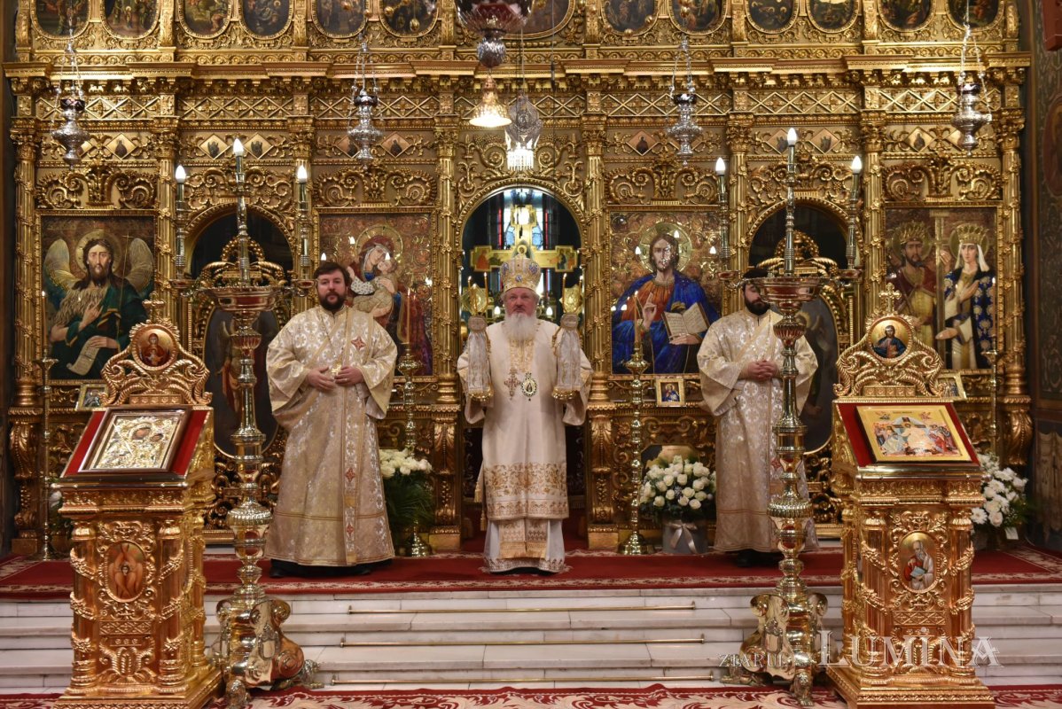 Duminica dinaintea Nașterii Domnului, la Catedrala Patriarhală din București 197437