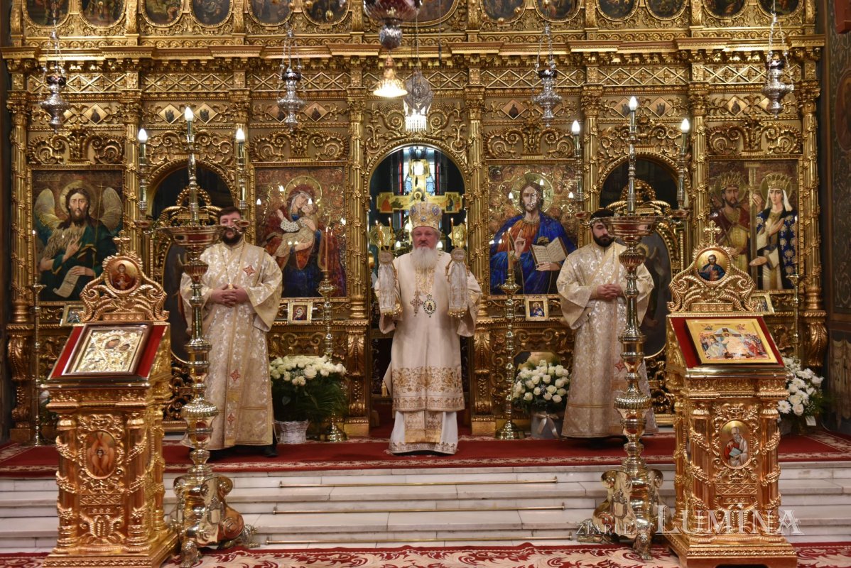 Duminica dinaintea Nașterii Domnului, la Catedrala Patriarhală din București 197438