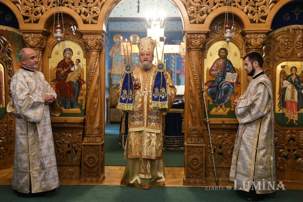 Slujire arhierească la Mănăstirea Brâncoveanu de la Sâmbăta de Sus 197455