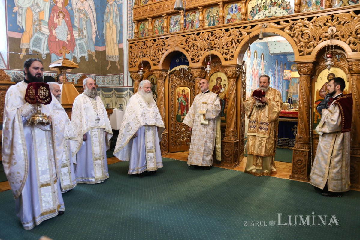 Slujire arhierească la Mănăstirea Brâncoveanu de la Sâmbăta de Sus 197460