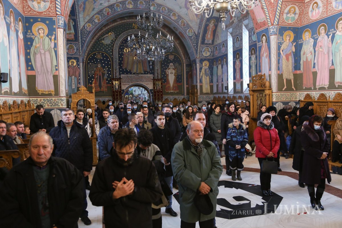 Slujire arhierească la Mănăstirea Brâncoveanu de la Sâmbăta de Sus 197461