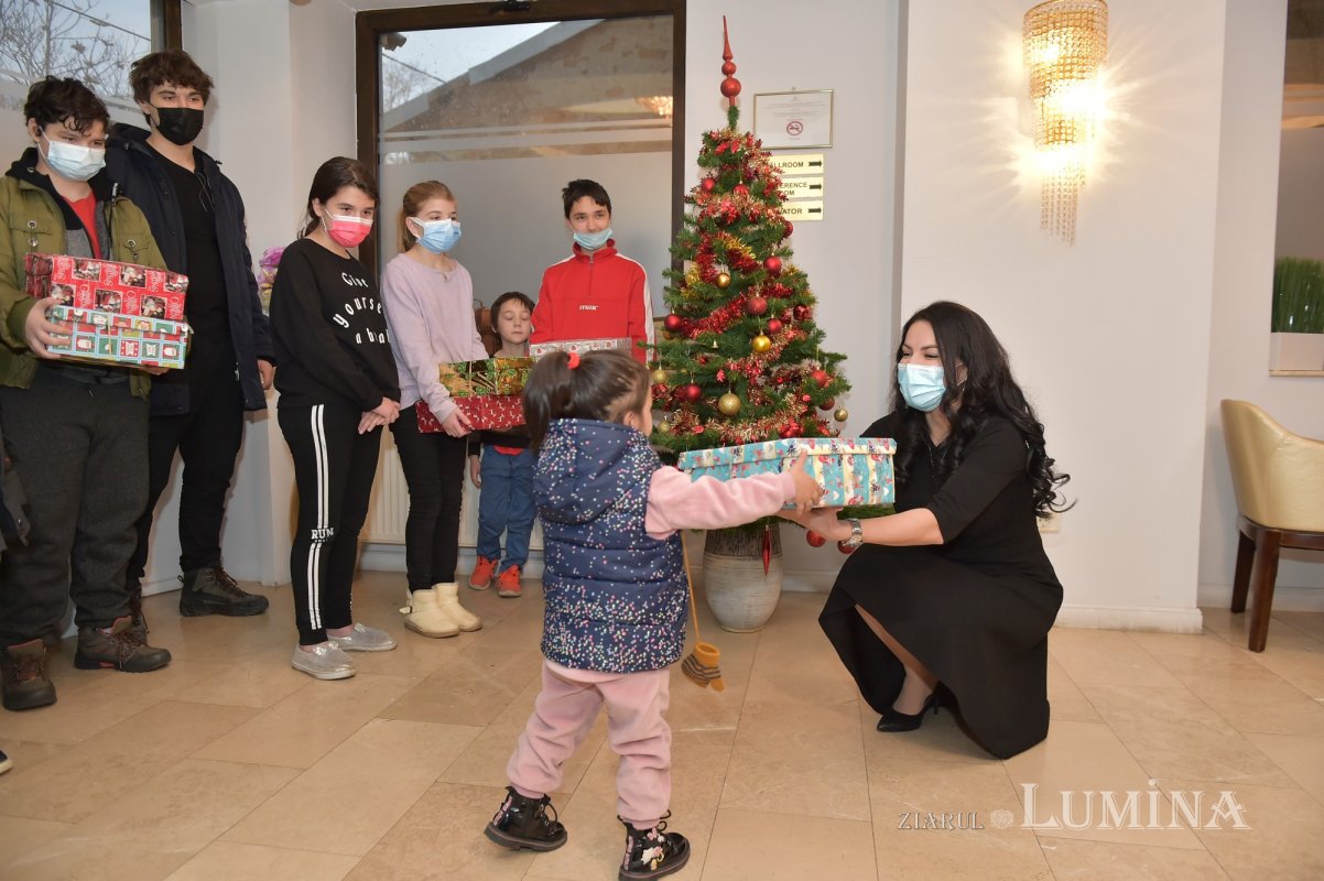Concert de colinde și daruri la un centru de îngrijiri pentru vârstnici din Capitală 197616