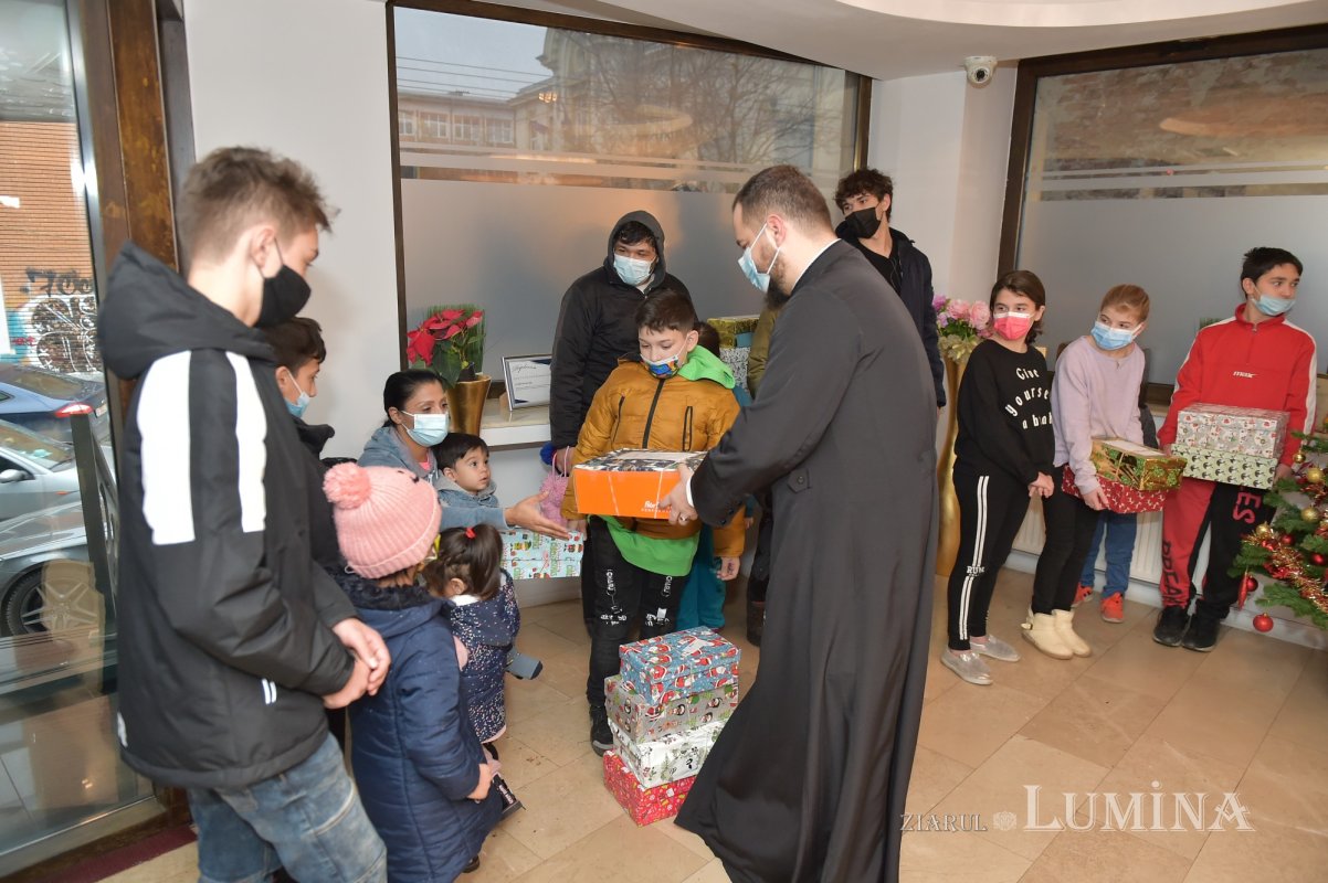 Concert de colinde și daruri la un centru de îngrijiri pentru vârstnici din Capitală 197617