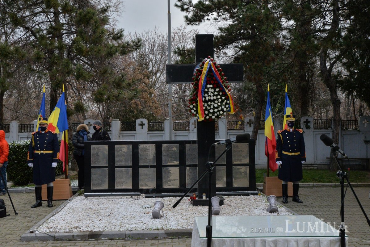Comemorarea eroilor revoluţiei în cimitirul lor din Capitală 197768