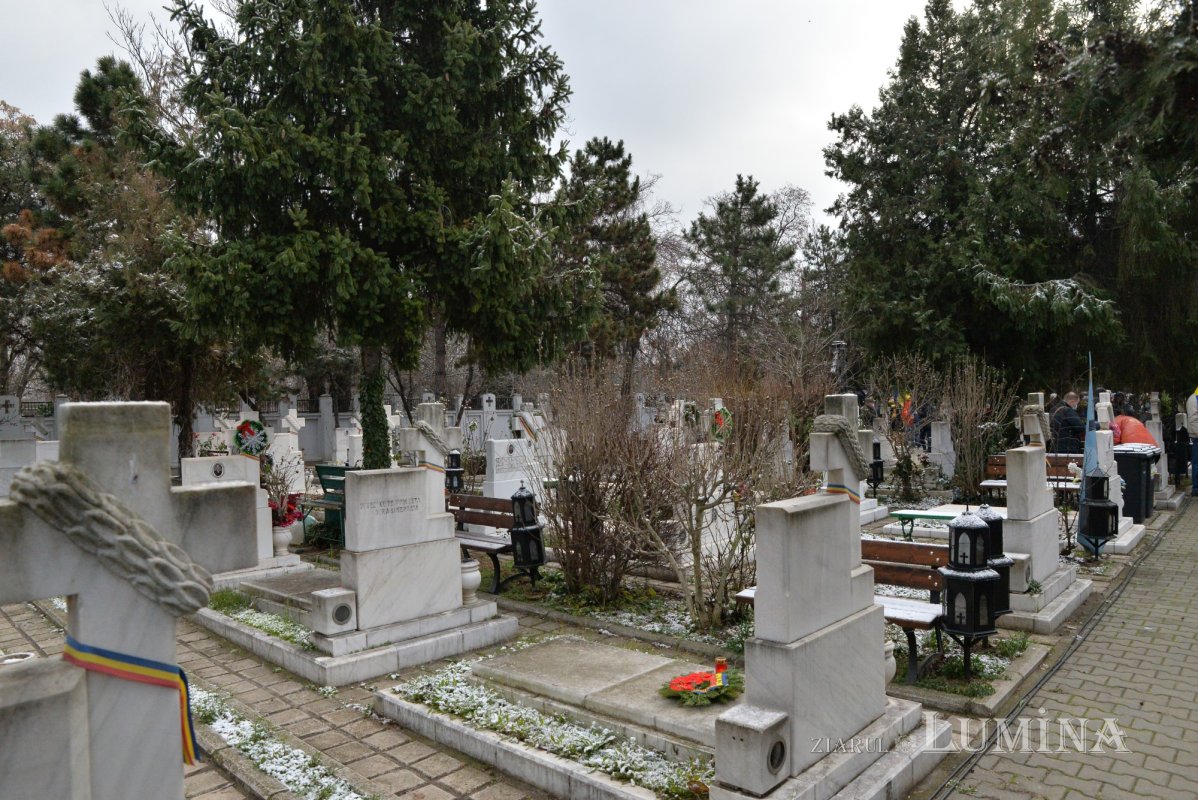 Comemorarea eroilor revoluţiei în cimitirul lor din Capitală 197769
