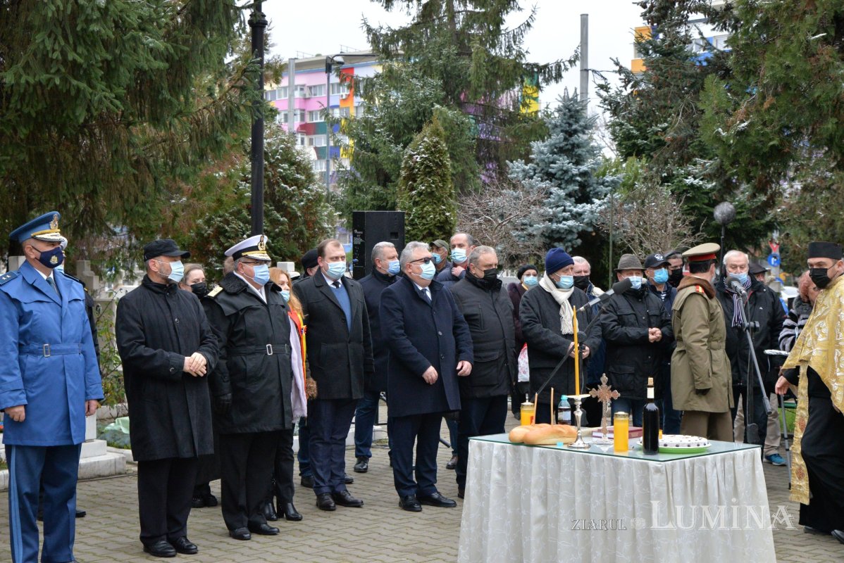 Comemorarea eroilor revoluţiei în cimitirul lor din Capitală 197772