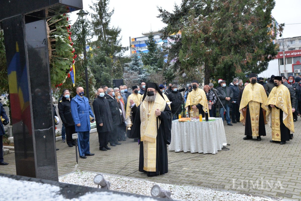 Comemorarea eroilor revoluţiei în cimitirul lor din Capitală 197773