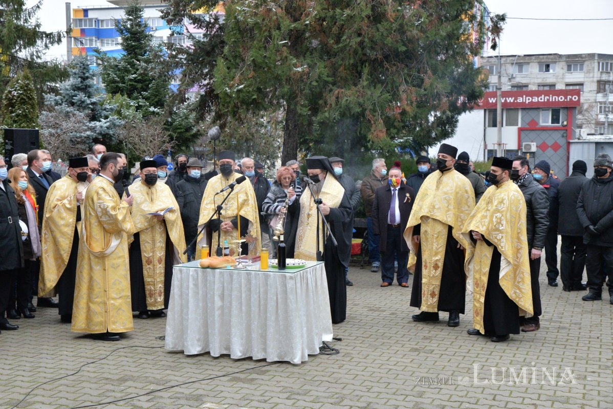 Comemorarea eroilor revoluţiei în cimitirul lor din Capitală 197774