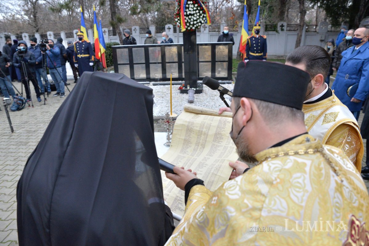 Comemorarea eroilor revoluţiei în cimitirul lor din Capitală 197778