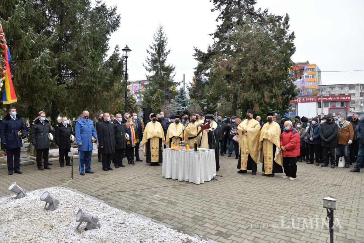 Comemorarea eroilor revoluţiei în cimitirul lor din Capitală 197780