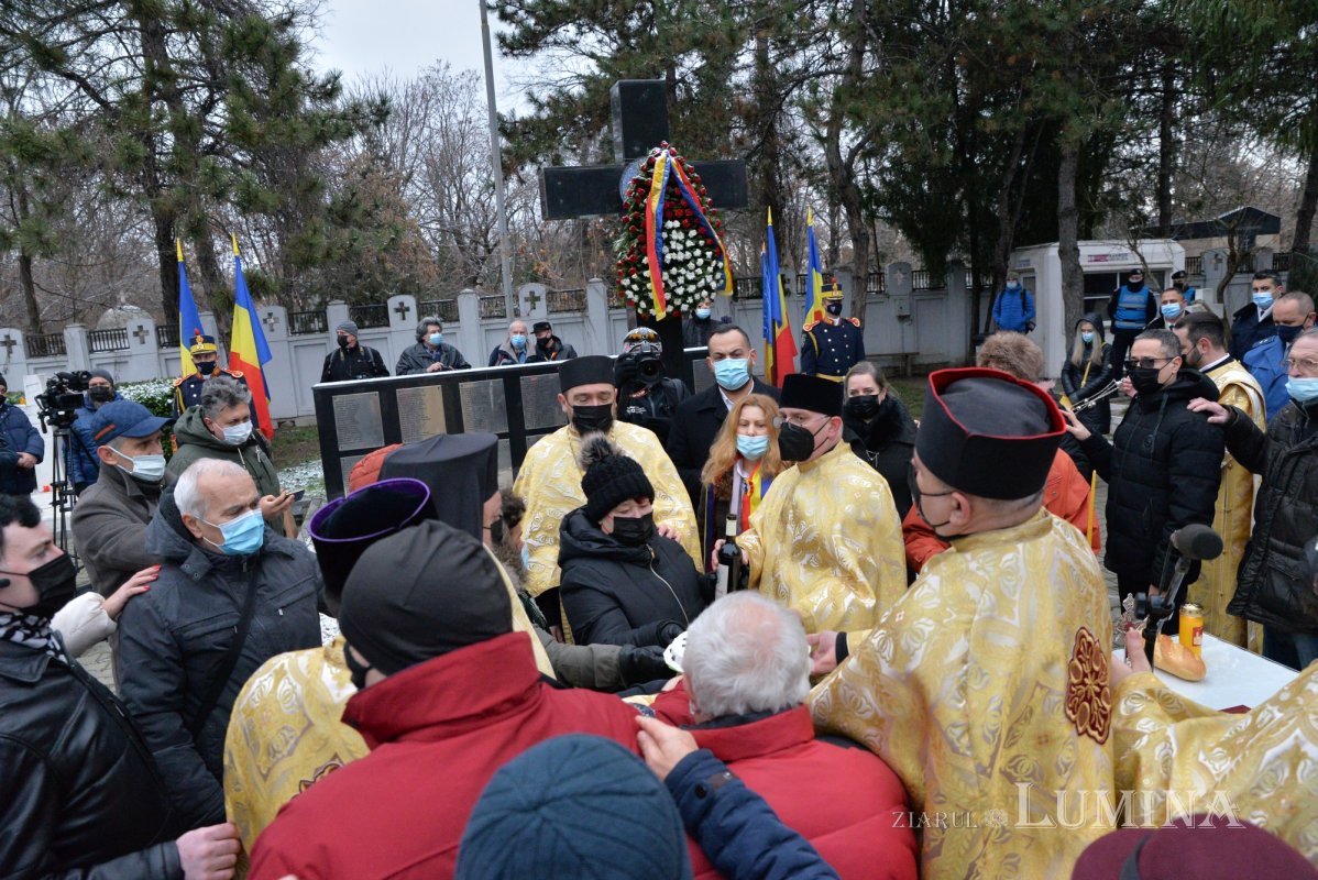 Comemorarea eroilor revoluţiei în cimitirul lor din Capitală 197783