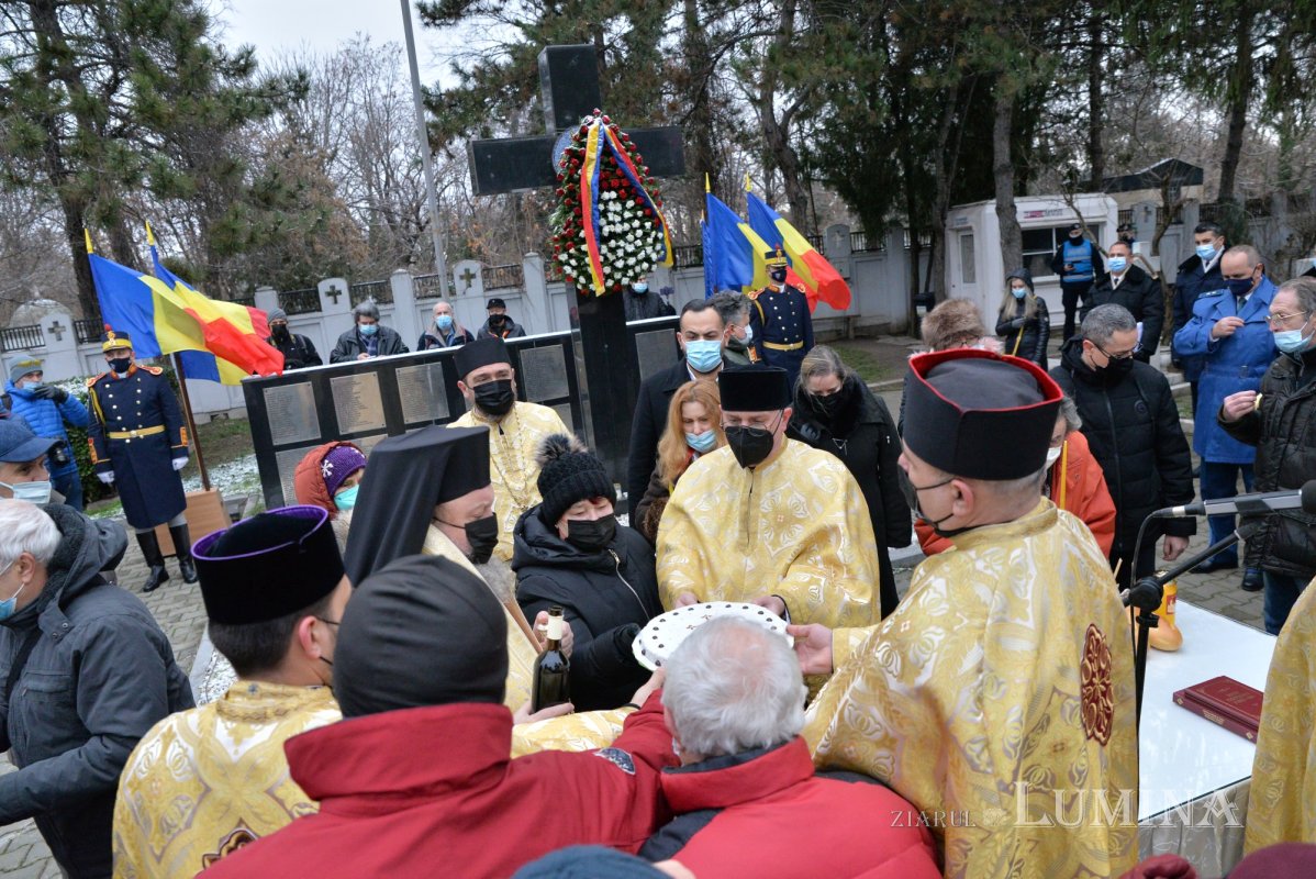 Comemorarea eroilor revoluţiei în cimitirul lor din Capitală 197785