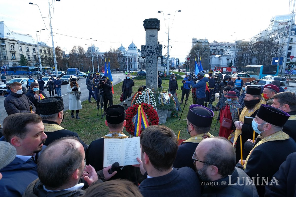 Martirii din decembrie 1989 au fost pomeniți și în Piața Universității 197817