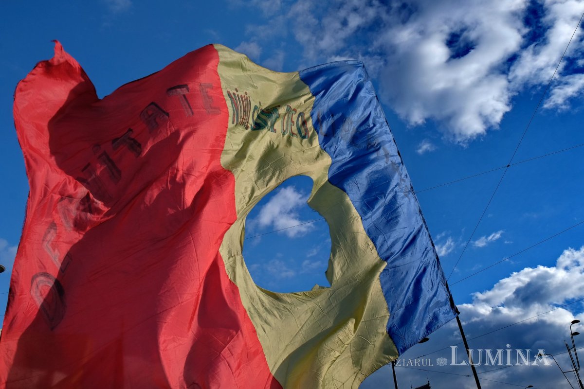 Martirii din decembrie 1989 au fost pomeniți și în Piața Universității 197822