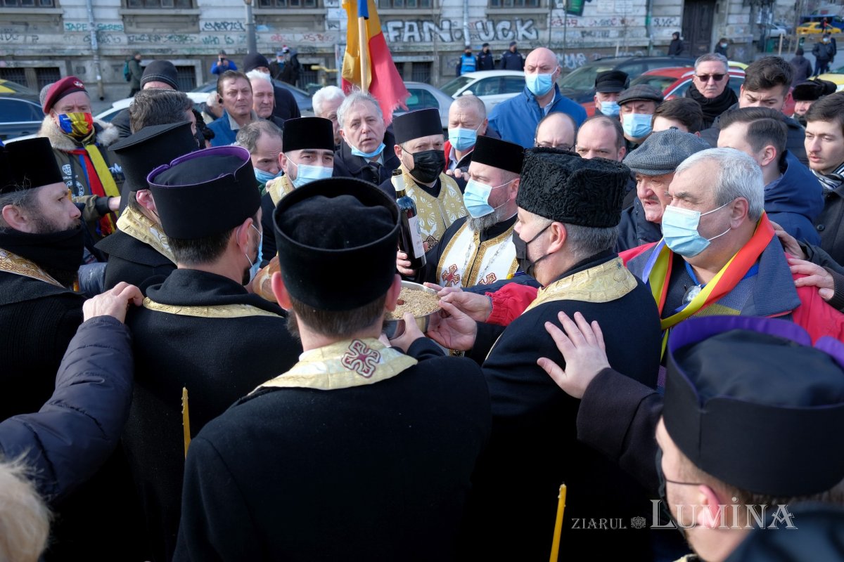 Martirii din decembrie 1989 au fost pomeniți și în Piața Universității 197824
