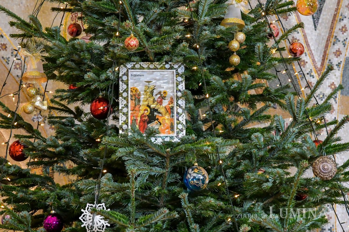 Patriarhul României a fost colindat de elevi de la o şcoală din Capitală 197866