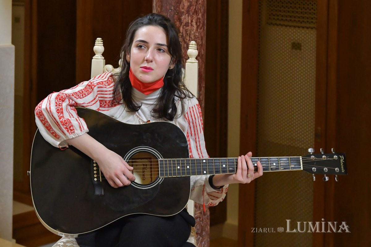 Patriarhul României a fost colindat de elevi de la o şcoală din Capitală 197870