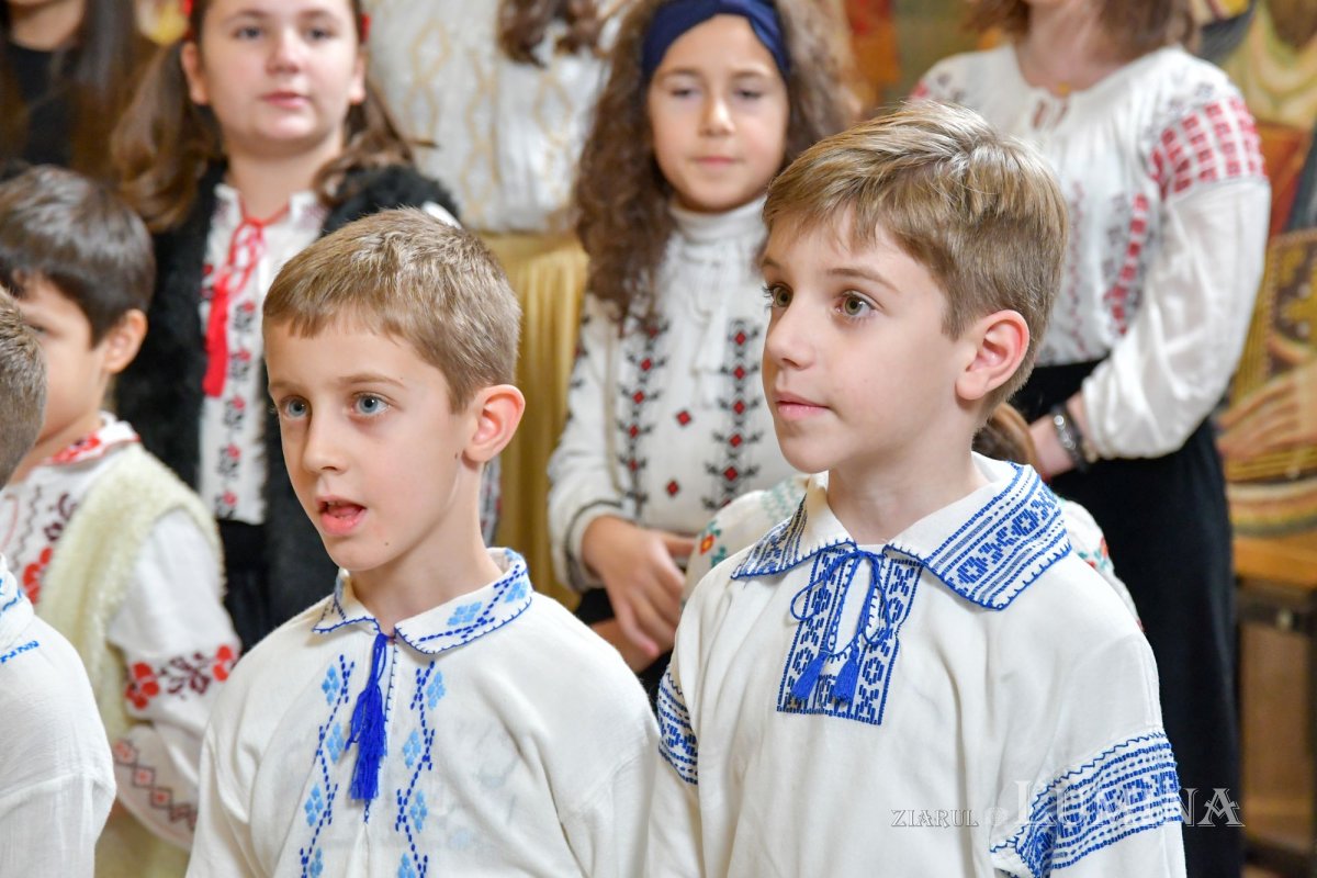 Patriarhul României a fost colindat de elevi de la o şcoală din Capitală 197871