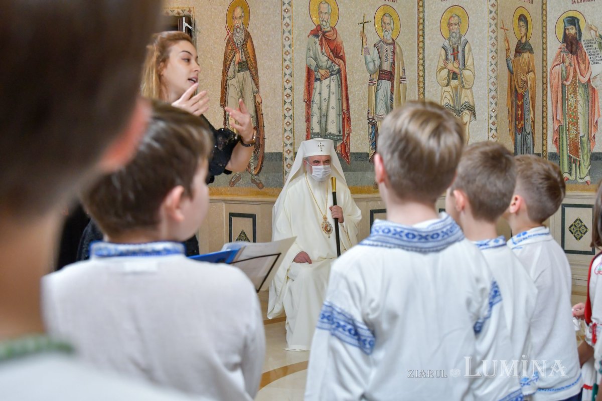 Patriarhul României a fost colindat de elevi de la o şcoală din Capitală 197872