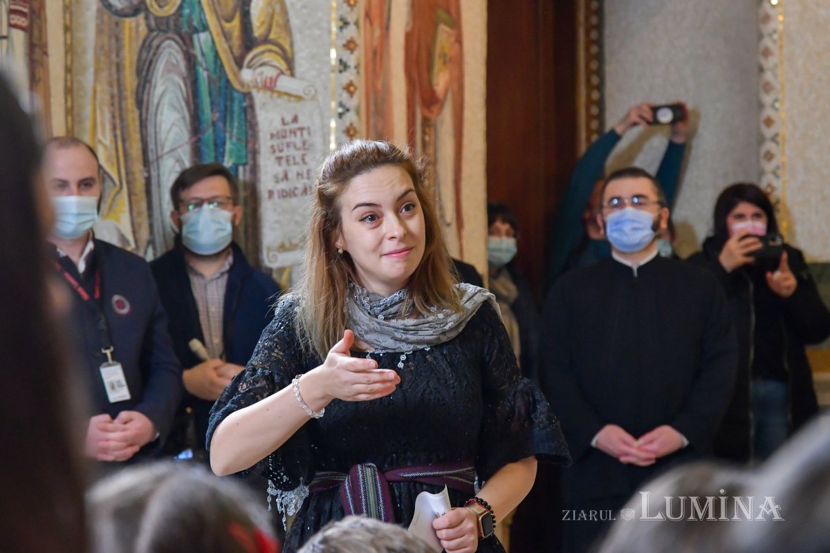 Patriarhul României a fost colindat de elevi de la o şcoală din Capitală 197873