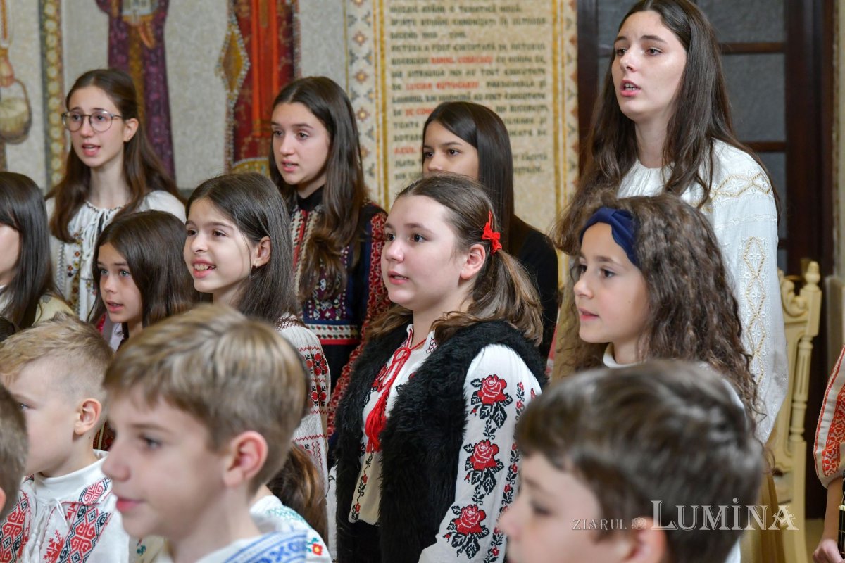 Patriarhul României a fost colindat de elevi de la o şcoală din Capitală 197874