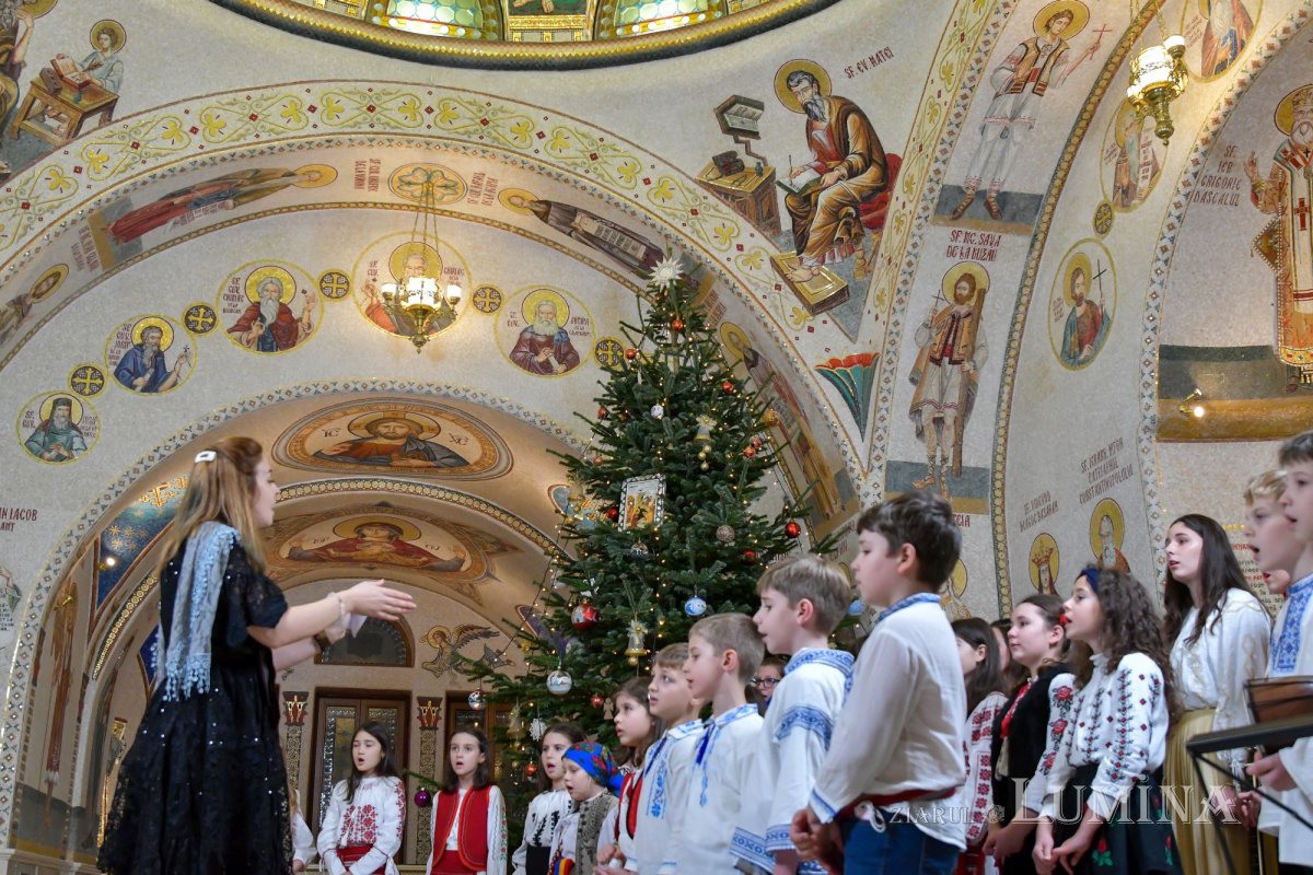 Patriarhul României a fost colindat de elevi de la o şcoală din Capitală 197876