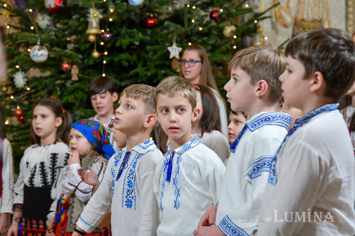 Patriarhul României a fost colindat de elevi de la o şcoală din Capitală 197877