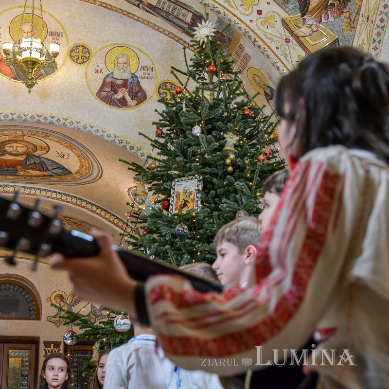 Patriarhul României a fost colindat de elevi de la o şcoală din Capitală 197878