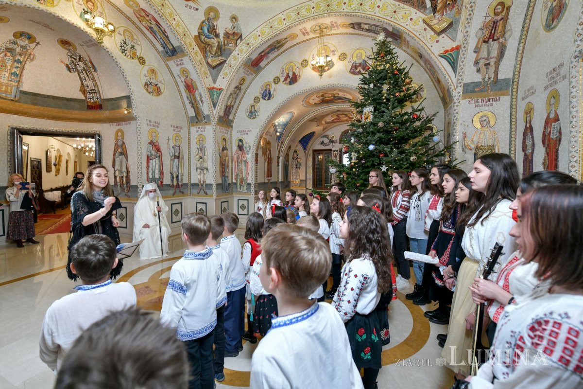 Patriarhul României a fost colindat de elevi de la o şcoală din Capitală 197884