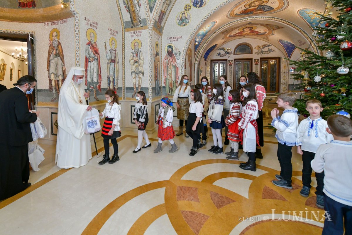 Patriarhul României a fost colindat de elevi de la o şcoală din Capitală 197888