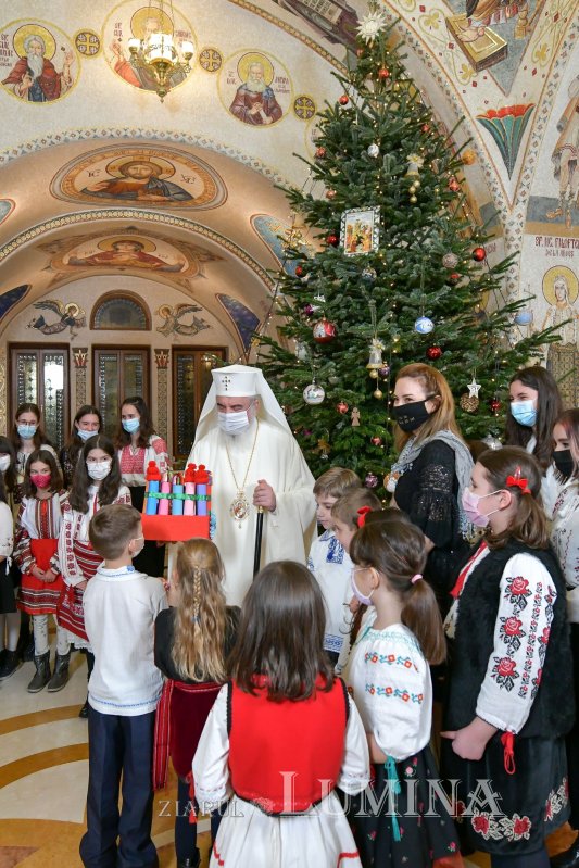 Patriarhul României a fost colindat de elevi de la o şcoală din Capitală 197890