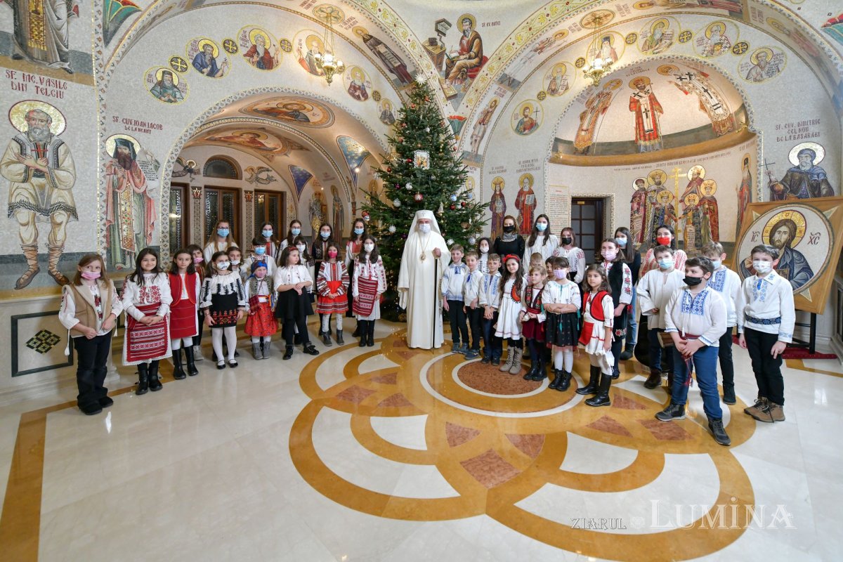 Patriarhul României a fost colindat de elevi de la o şcoală din Capitală 197892