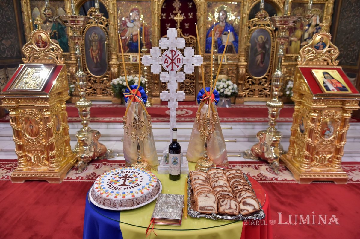 Eroii Revoluţiei din 1989 pomeniți la Catedrala Patriarhală și în alte locuri din Capitală 198006