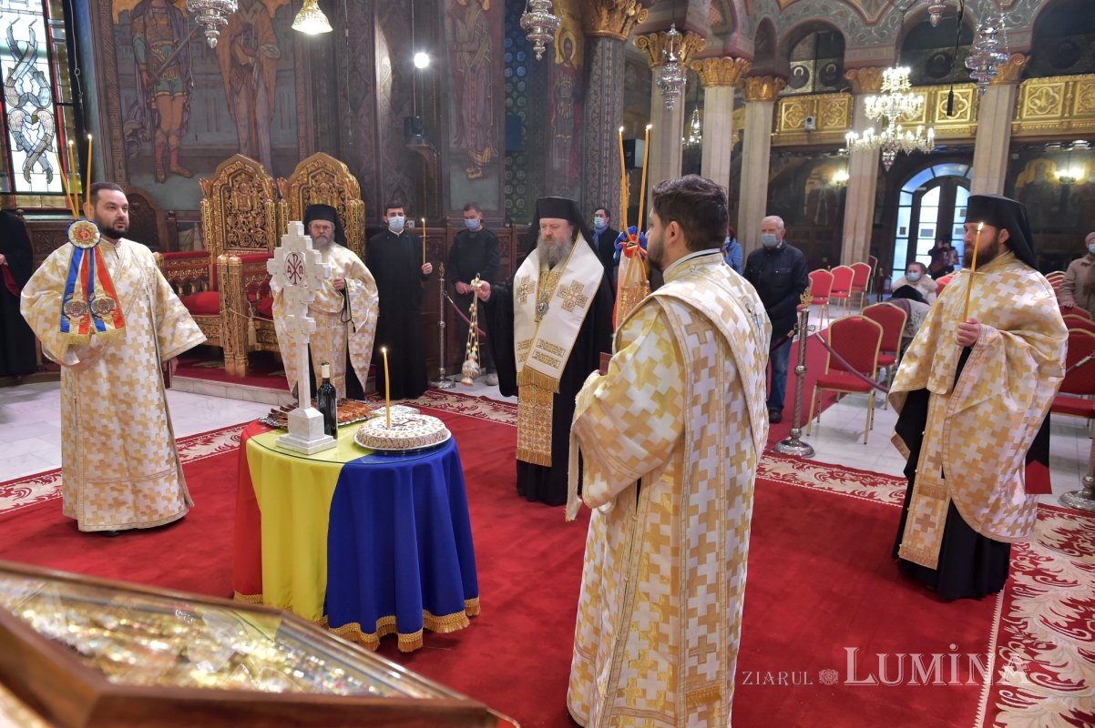 Eroii Revoluţiei din 1989 pomeniți la Catedrala Patriarhală și în alte locuri din Capitală 198010