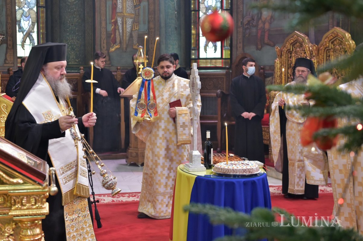 Eroii Revoluţiei din 1989 pomeniți la Catedrala Patriarhală și în alte locuri din Capitală 198011