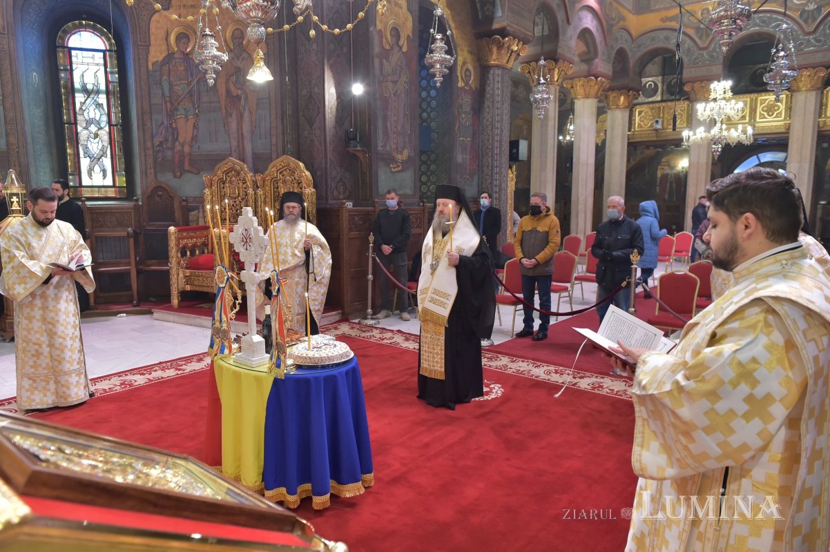 Eroii Revoluţiei din 1989 pomeniți la Catedrala Patriarhală și în alte locuri din Capitală 198012